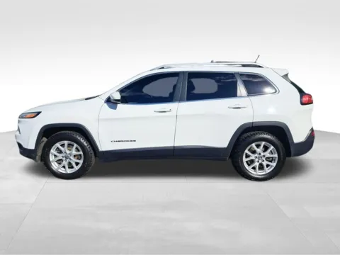Photos of 2015 Jeep Cherokee Latitude for sale in Auburn, WA at Bud Clary Auburn Hyundai