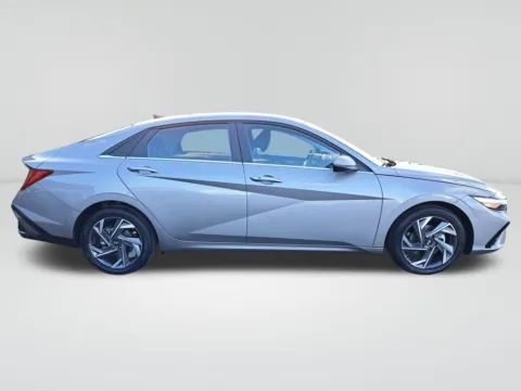 More photos of 2025 Hyundai Elantra SEL Convenience at Auburn Hyundai, WA
