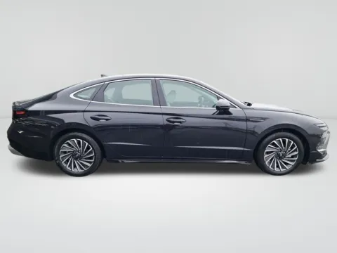 More photos of 2025 Hyundai Sonata Hybrid Limited at Auburn Hyundai, WA
