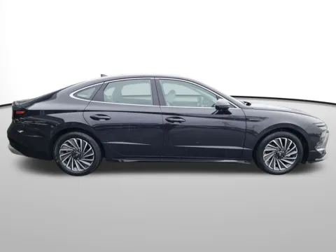 More photos of 2025 Hyundai Sonata Hybrid Limited at Auburn Hyundai, WA