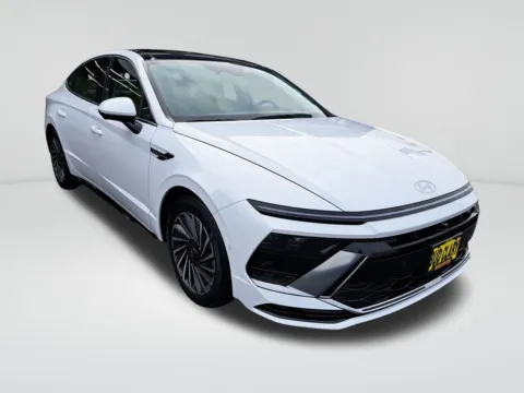 Another view of 2025 Hyundai Sonata Hybrid Limited for sale in Auburn, WA at Auburn Hyundai