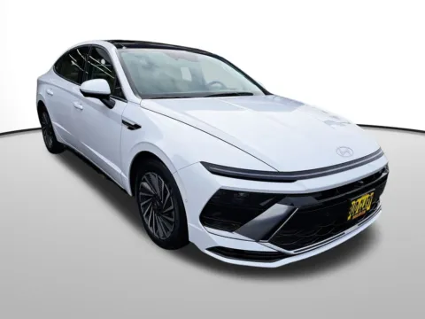 Another view of 2025 Hyundai Sonata Hybrid Limited for sale in Auburn, WA at Auburn Hyundai