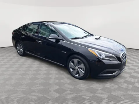 More photos of 2017 Hyundai Sonata Hybrid Limited at Auburn Hyundai, WA