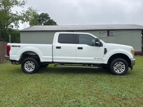 More photos of 2017 Ford Super Duty F-250 SRW XLT at Hixson Chevrolet of DeRidder, LA