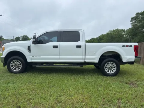 More photos of 2017 Ford Super Duty F-250 SRW XLT at Hixson Chevrolet of DeRidder, LA