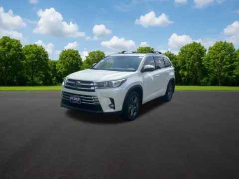 Photos of 2018 Toyota Highlander Limited Platinum for sale in DeRidder, LA at Hixson Chevrolet of DeRidder