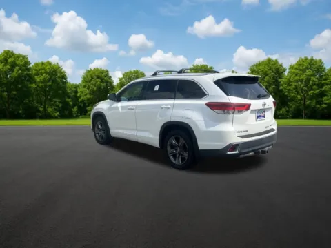 More photos of 2018 Toyota Highlander Limited Platinum at Hixson Chevrolet of DeRidder, LA
