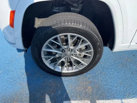 Another view of 2023 Jeep Grand Cherokee L Summit for sale in Alexandria, LA at Hixson Autoplex of Alexandria Ford