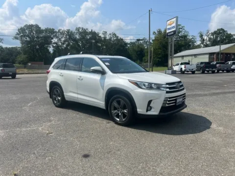 White 2018 Toyota Highlander Limited Platinum for sale in DeRidder, LA