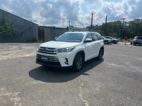 Photos of 2018 Toyota Highlander Limited Platinum for sale in DeRidder, LA at Hixson Chevrolet of DeRidder