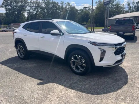 White 2025 Chevrolet Trax LT for sale in DeRidder, LA