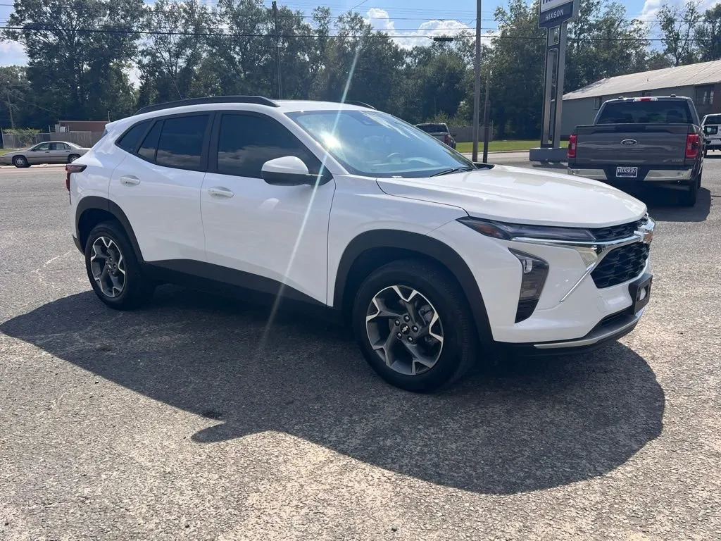 White 2025 Chevrolet Trax LT for sale in DeRidder, LA
