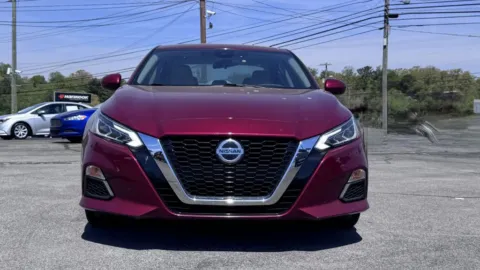 Red 2021 NISSAN ALTIMA SV for sale in Knoxville, TN