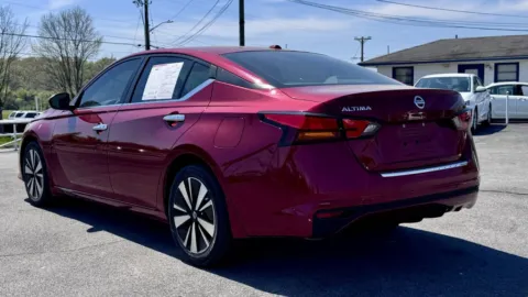 More photos of 2021 NISSAN ALTIMA SV at Hilltop Car Sales, TN