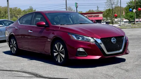 Red 2021 NISSAN ALTIMA SV for sale in Knoxville, TN