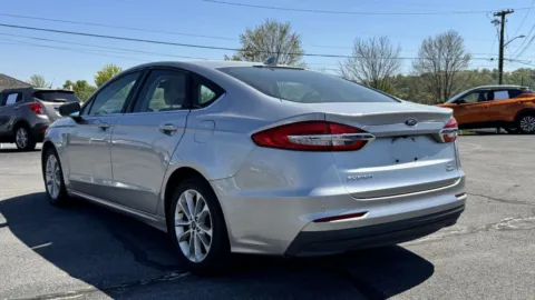 More photos of 2020 FORD FUSION SE at Hilltop Car Sales, TN