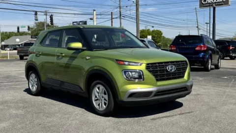 Green 2022 HYUNDAI VENUE SE for sale in Knoxville, TN
