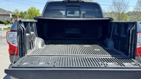 More photos of 2018 NISSAN TITAN XD SL at Hilltop Car Sales, TN