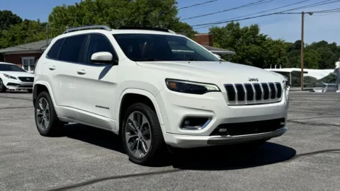 White 2019 JEEP CHEROKEE OVERLAND for sale in Knoxville, TN