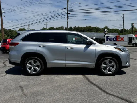 Photos of 2019 TOYOTA HIGHLANDER LIMITED for sale in Knoxville, TN at Hilltop Car Sales