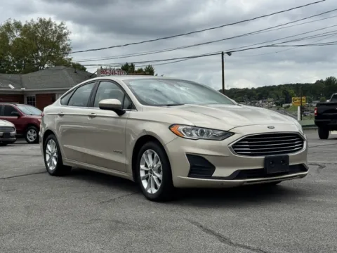 Gold 2019 FORD FUSION SE for sale in Knoxville, TN