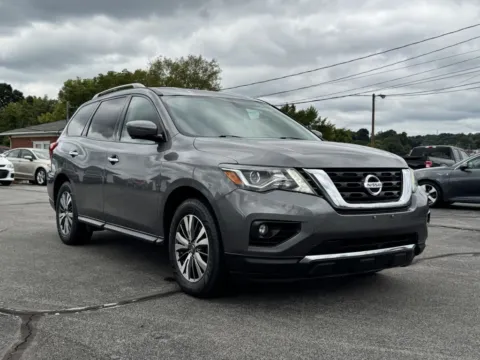 Gray 2020 NISSAN PATHFINDER SL for sale in Knoxville, TN