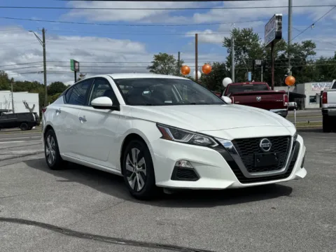 White 2021 NISSAN ALTIMA S for sale in Knoxville, TN