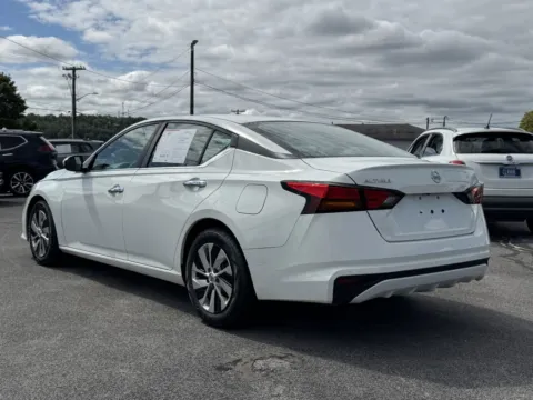 More photos of 2021 NISSAN ALTIMA S at Hilltop Car Sales, TN