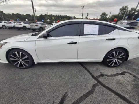 More photos of 2022 NISSAN ALTIMA SR at Hilltop Car Sales, TN