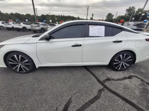 More photos of 2022 NISSAN ALTIMA SR at Hilltop Car Sales, TN