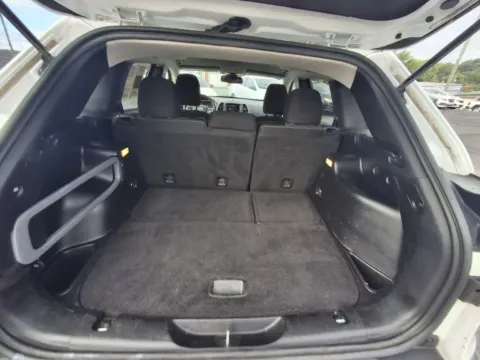 More photos of 2015 JEEP CHEROKEE LATITUDE at Hilltop Car Sales, TN