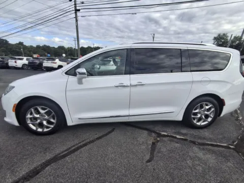 More photos of 2019 CHRYSLER PACIFICA LIMITED at Hilltop Car Sales, TN