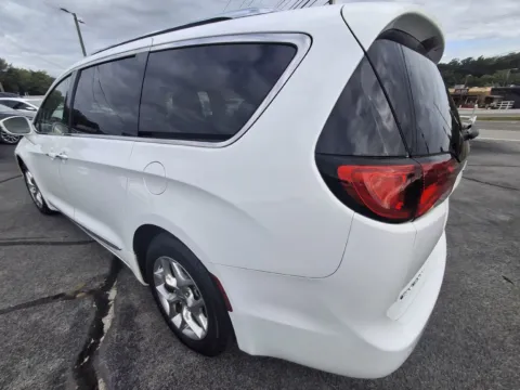More photos of 2019 CHRYSLER PACIFICA LIMITED at Hilltop Car Sales, TN