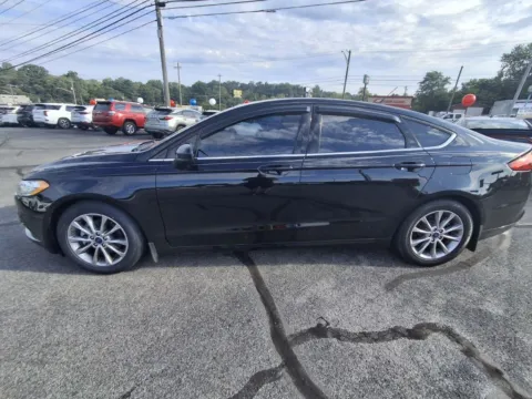 More photos of 2017 FORD FUSION SE at Hilltop Car Sales, TN