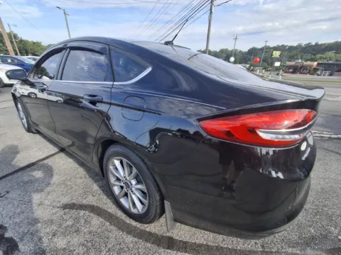 More photos of 2017 FORD FUSION SE at Hilltop Car Sales, TN