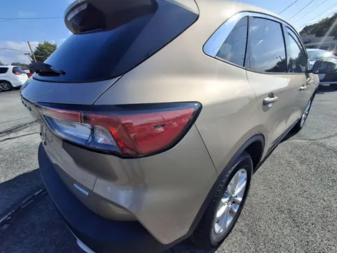 More photos of 2020 FORD ESCAPE SE at Hilltop Car Sales, TN