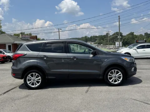 Photos of 2019 FORD ESCAPE SE for sale in Knoxville, TN at Hilltop Car Sales