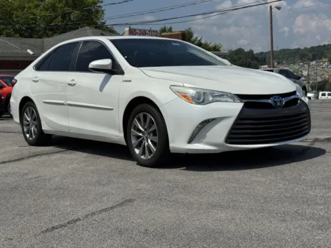 White 2016 TOYOTA CAMRY HYBRID for sale in Knoxville, TN