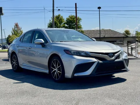 Silver 2021 TOYOTA CAMRY SE for sale in Knoxville, TN