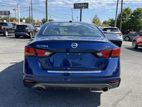 More photos of 2021 NISSAN ALTIMA SR at Hilltop Car Sales, TN