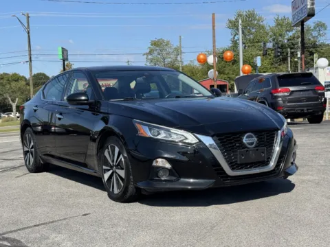 Black 2019 NISSAN ALTIMA SL for sale in Knoxville, TN