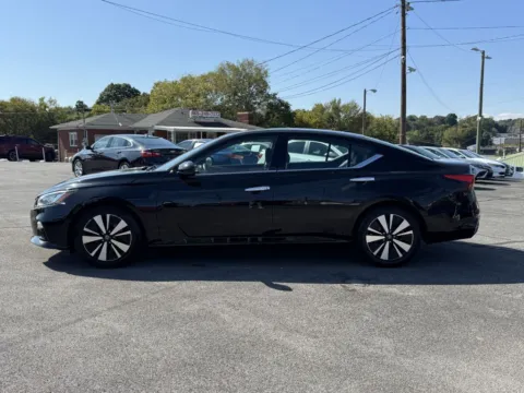 More photos of 2019 NISSAN ALTIMA SL at Hilltop Car Sales, TN