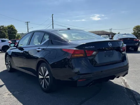 More photos of 2019 NISSAN ALTIMA SL at Hilltop Car Sales, TN