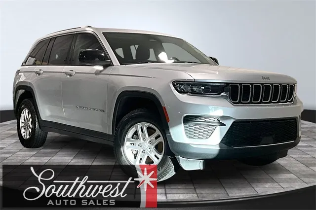 2022 Jeep Grand Cherokee Laredo's photo