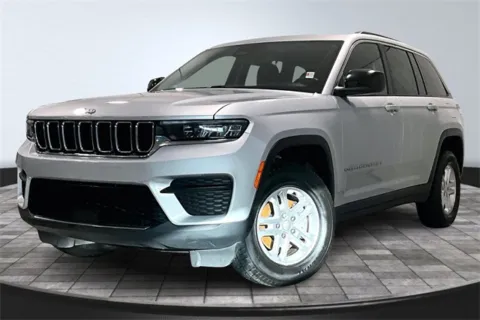 Another view of 2022 Jeep Grand Cherokee Laredo for sale in Roanoke, IN at Southwest Auto Sales