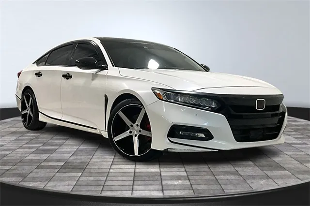 White 2018 Honda Accord Touring 2.0T for sale in Roanoke, IN