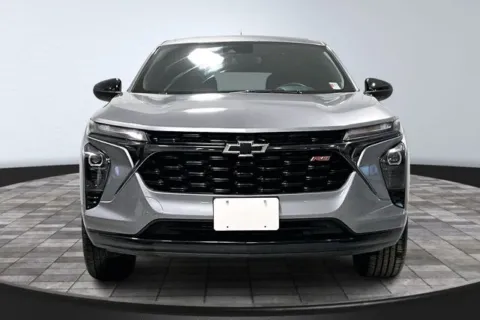 Photos of 2024 Chevrolet Trax 1RS for sale in Roanoke, IN at Southwest Auto Sales