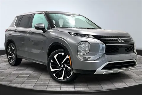 Gray 2022 Mitsubishi Outlander SE for sale in Roanoke, IN