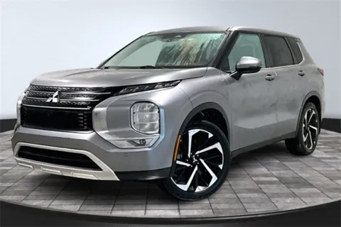 Another view of 2022 Mitsubishi Outlander SE for sale in Roanoke, IN at Southwest Auto Sales