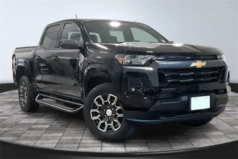 Black 2023 Chevrolet Colorado LT for sale in Roanoke, IN